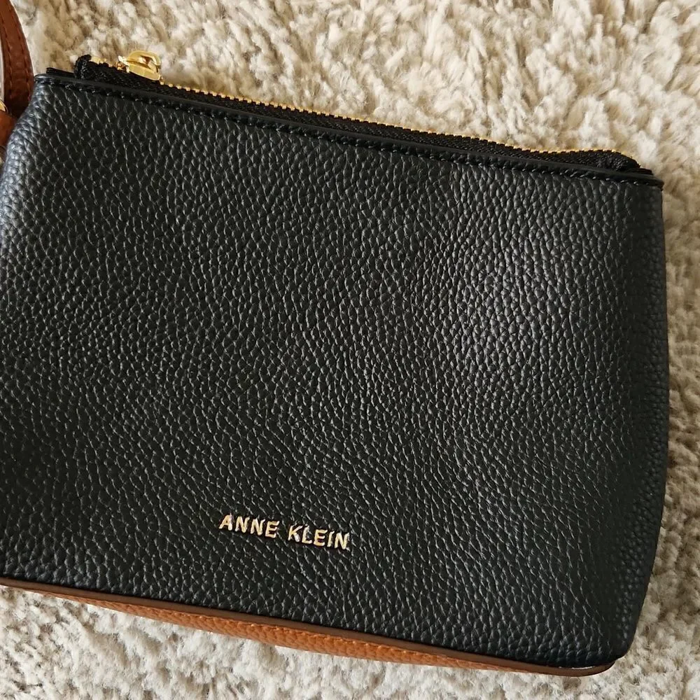 Anne klein wristlet black and brown New without tags